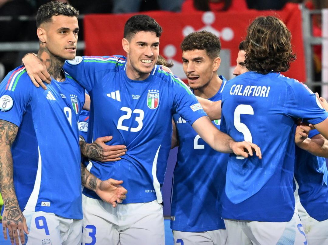 爱游戏-意大利对阵西班牙，强强对决引发球迷热议的简单介绍  第1张